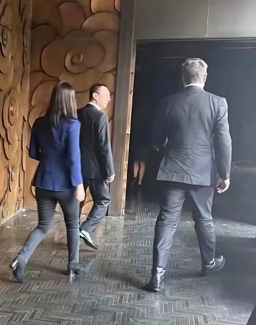 马斯克一年要飞25万公里,马斯克一年飞行记录