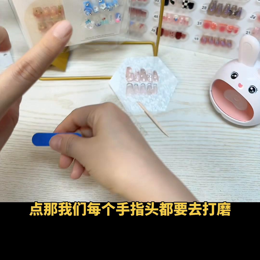 美甲果冻胶贴后就碰到水怎么办,美甲怎么贴最牢固不用果冻胶