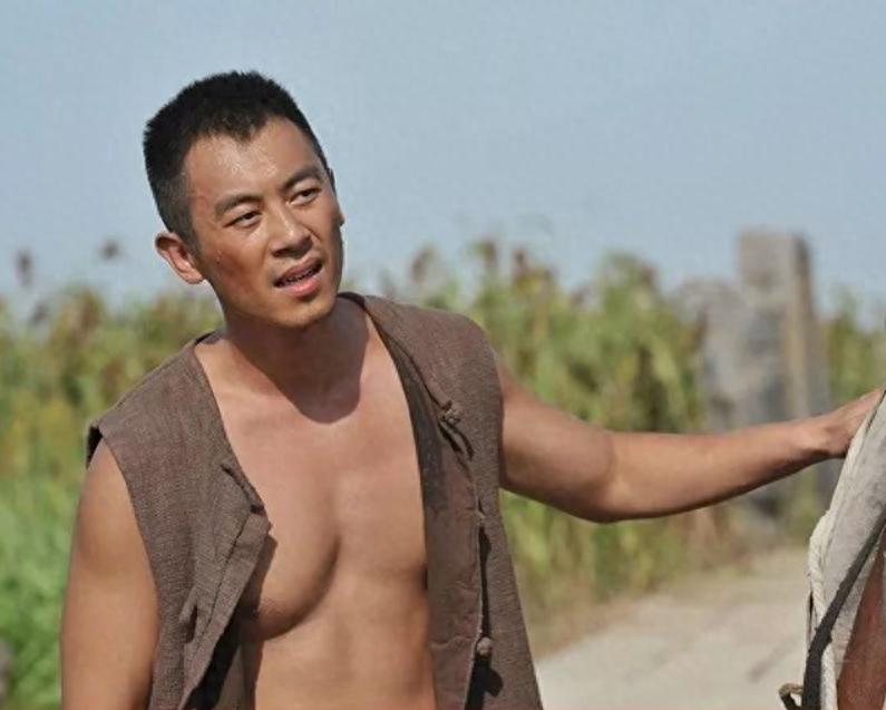 回顾“我是性感，不是浪”：朱亚文敢为艺术“献身”，对妻子却很