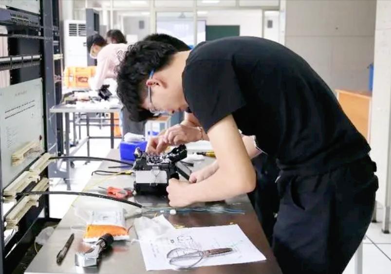 本科毕业十大高薪专业出炉,十大本科就业率最高的专业推荐