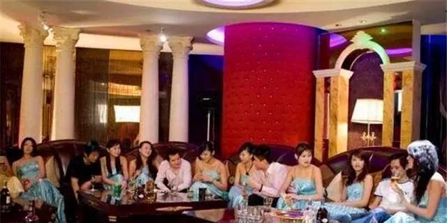 郑州皇家一号涉案警察,郑州皇家一号覆灭记片段