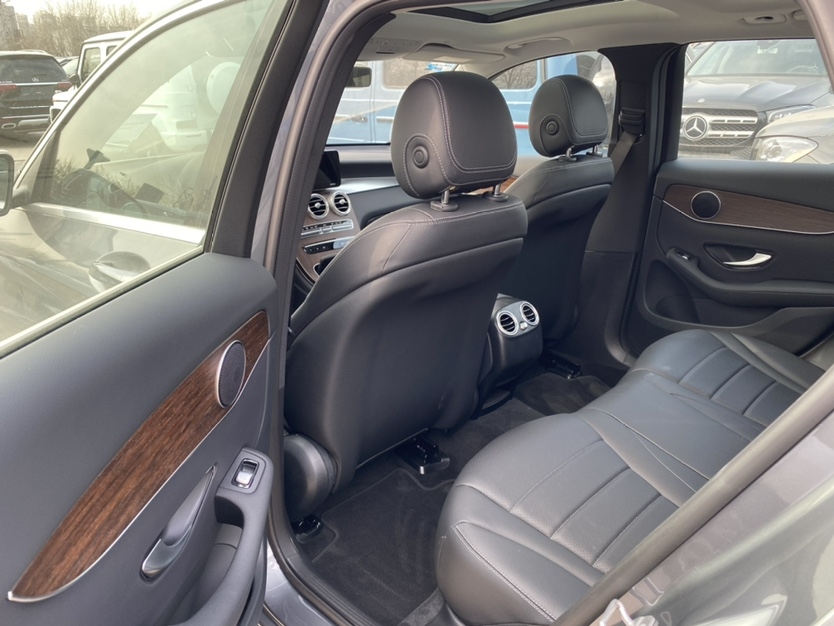 全新奔驰GLC300动感与豪华对比,2020款奔驰glc300l属于入门级吗