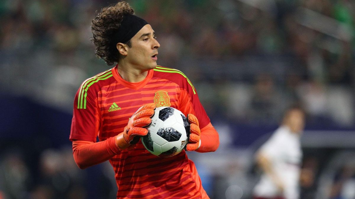 世界杯英雄志：力扑莱万点球再度超神的奥乔亚，曾与球迷感动世界