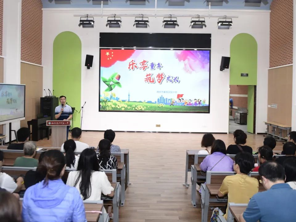 南京市秦淮实验小学一年级新生开学啦