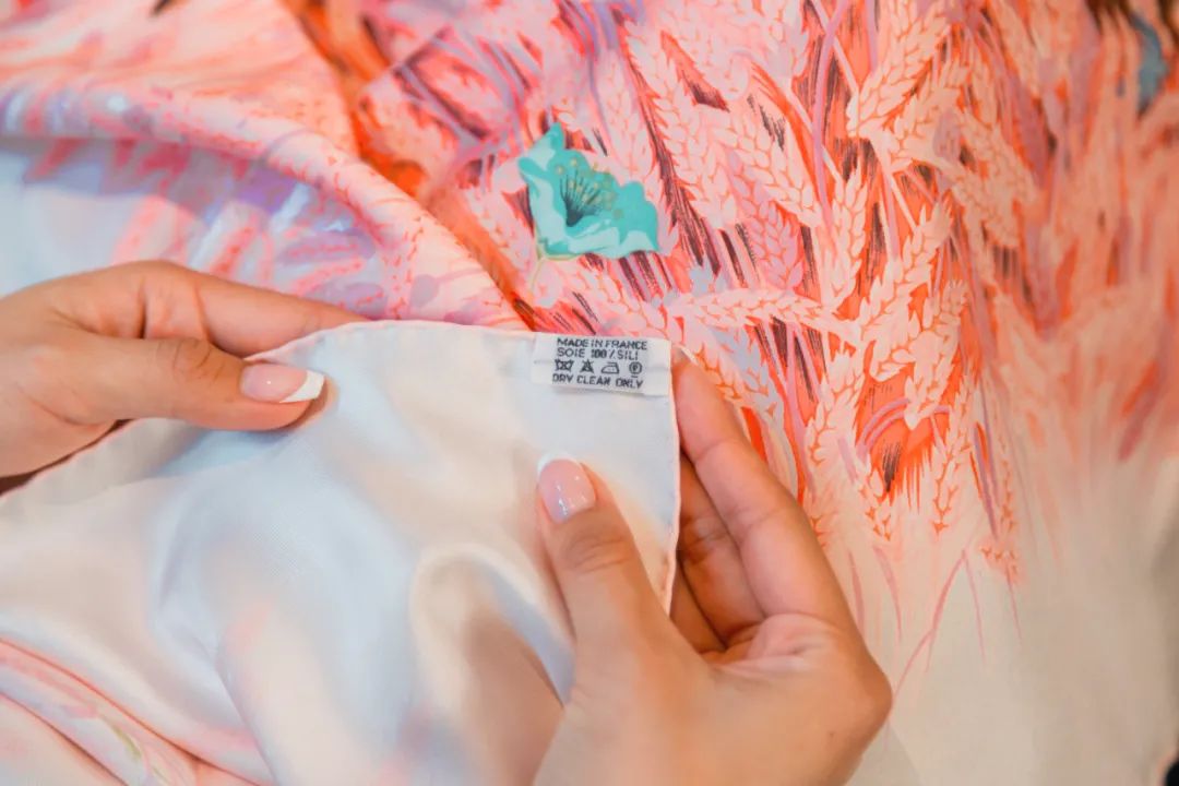 最火的爱马仕丝巾,第一条爱马仕丝巾