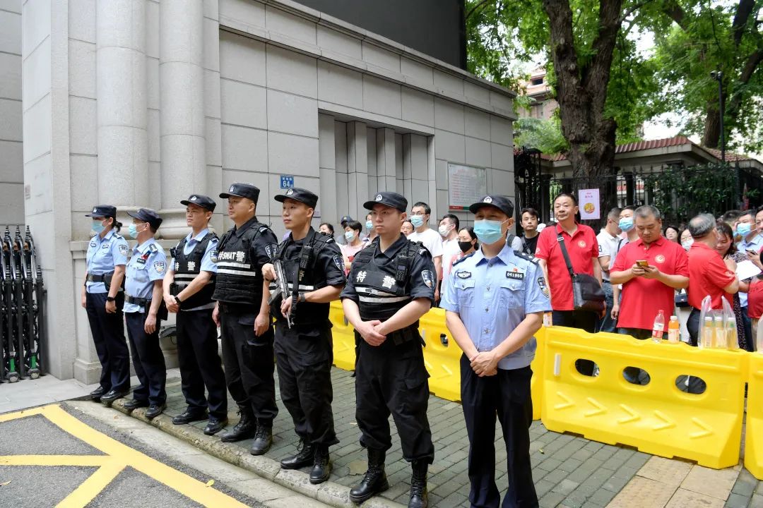 警警护航高考完整版,护航高考交警通行视频