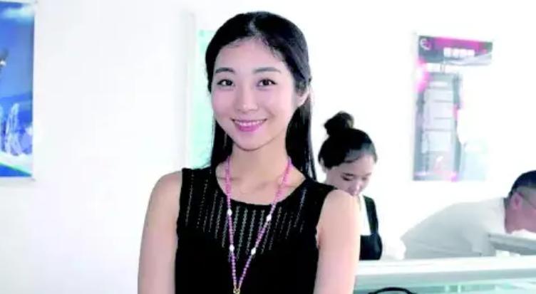 山东未婚妈妈生下三胞胎,山东女子未婚生下三个混血宝宝