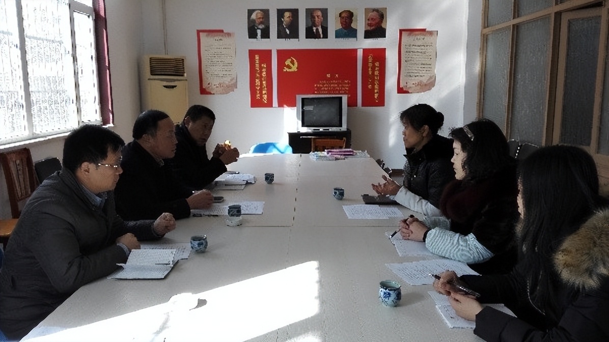 社区工作人员出路,社区团长的出路在哪里