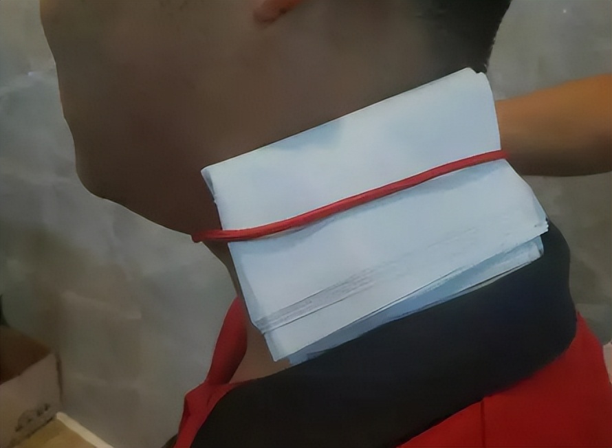 皮肤长了个凸起的小肉球怎么去除,皮肤长的小肉球怎么自己处理