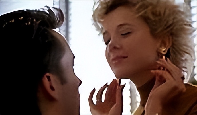 电影《天使之城》中:爱是否能超越时间与空间的束缚?