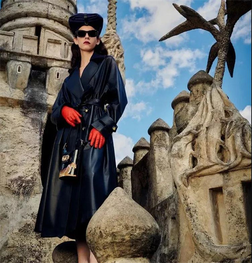 黑色大衣的配色技巧,咖啡色的大衣怎样配色