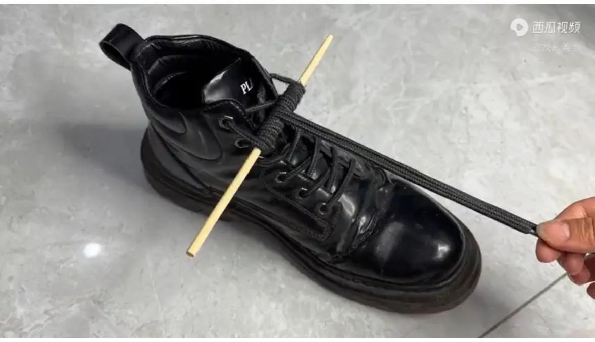 鞋带不容易松的系法图解视频,鞋带怎么系又不松又好看又简单