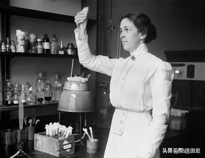 日本侵华施暴照：图6日军随军记者镜头里面的苏州姑娘,2