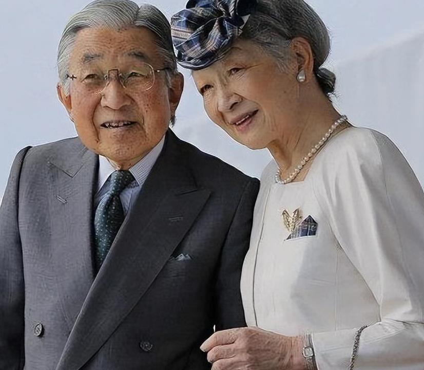 日本丑后良子：靠父亲帮忙守住太子妃宝座，一双眯眯眼...