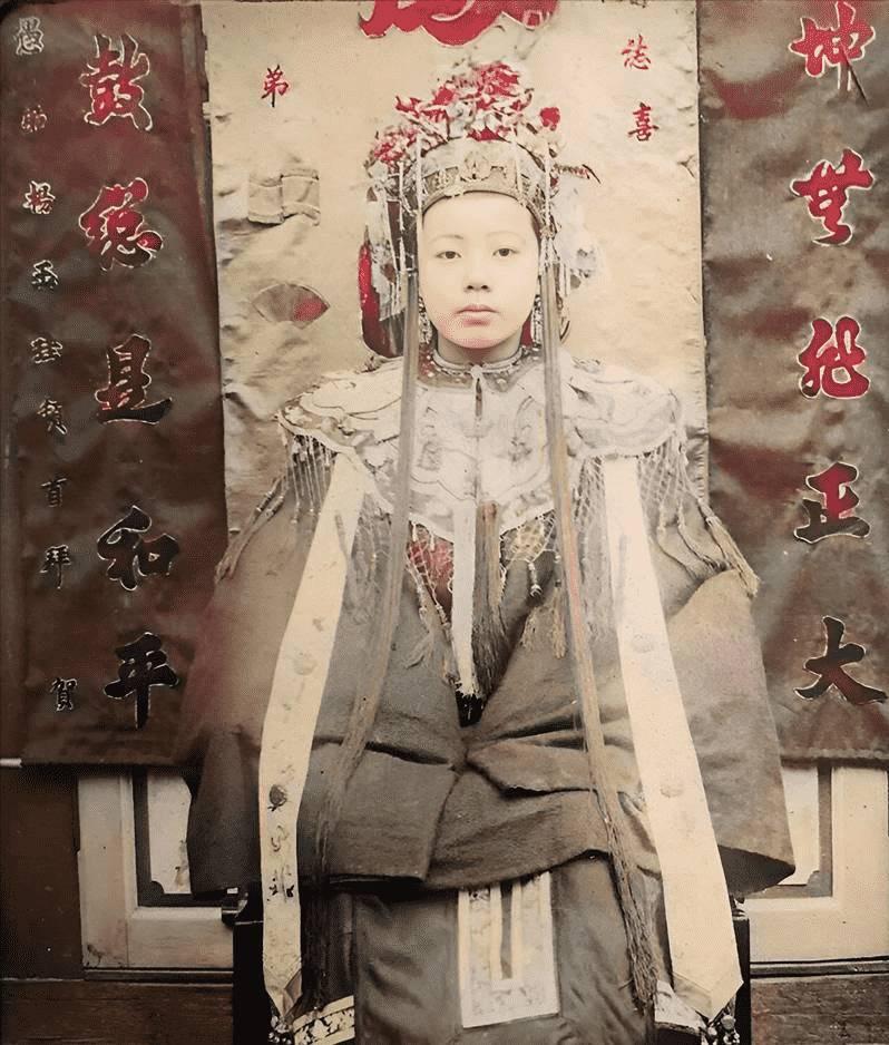 罕见照片，世界上胸最大的女人，女人舌头10.16厘米，你见过吗2