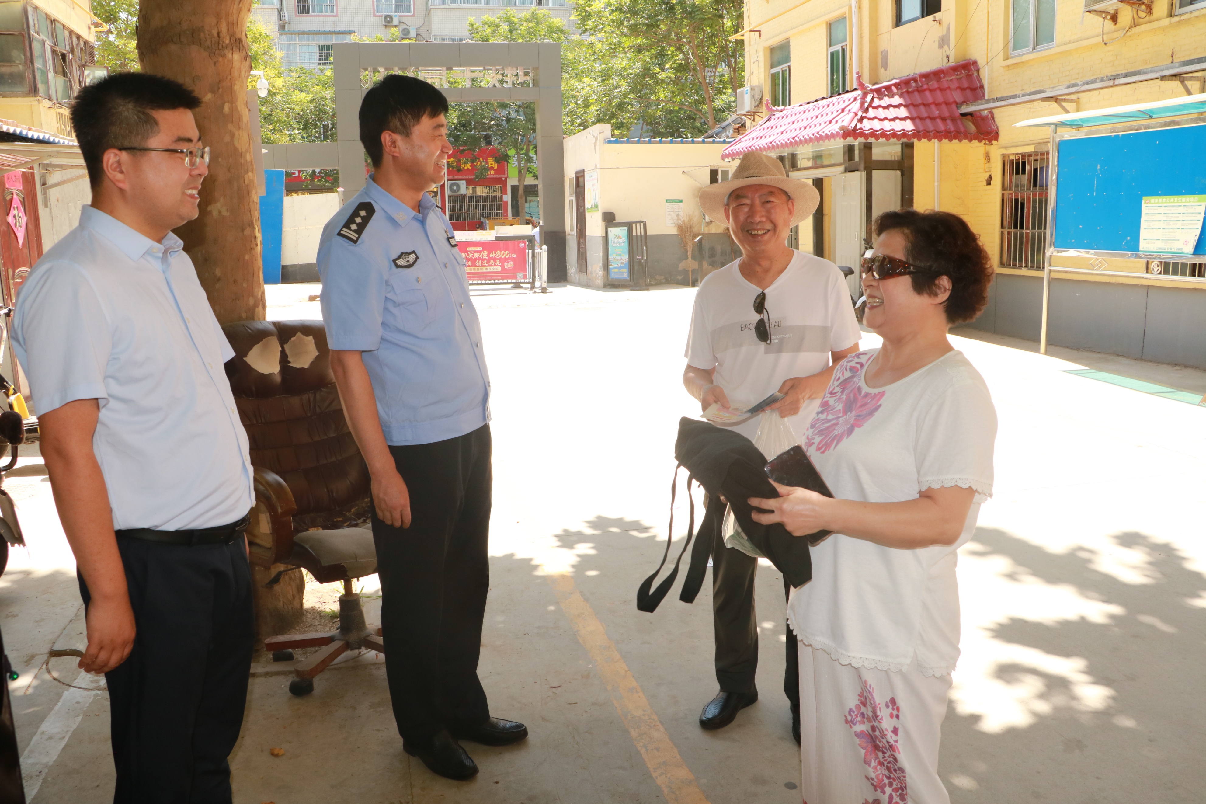 626国际禁毒日主题宣传活动民警,吕梁市举行626国际禁毒日宣传活动