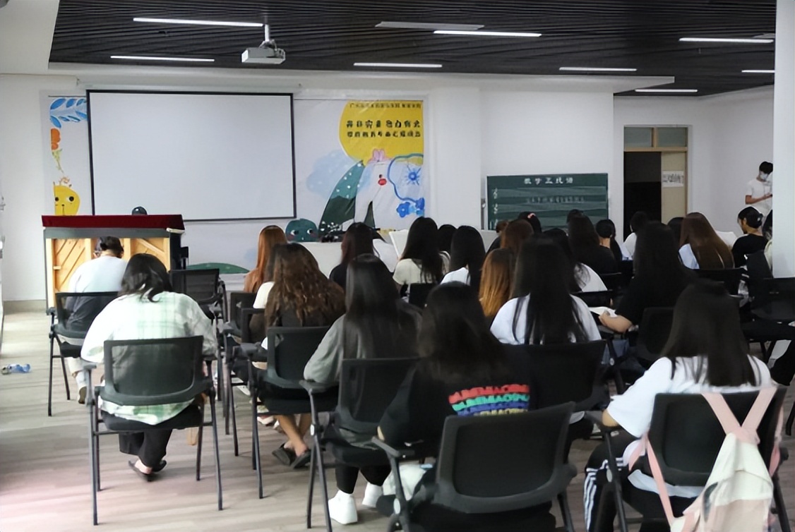 我与火爆全网的“ChatGPT”聊广州华立科技职业学院