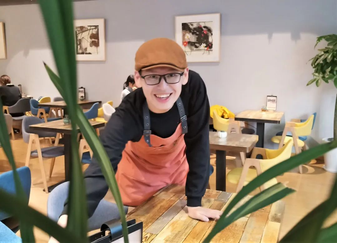 自闭症青年张知潇:“第一份工资,我买了安神补脑液给妈妈!”