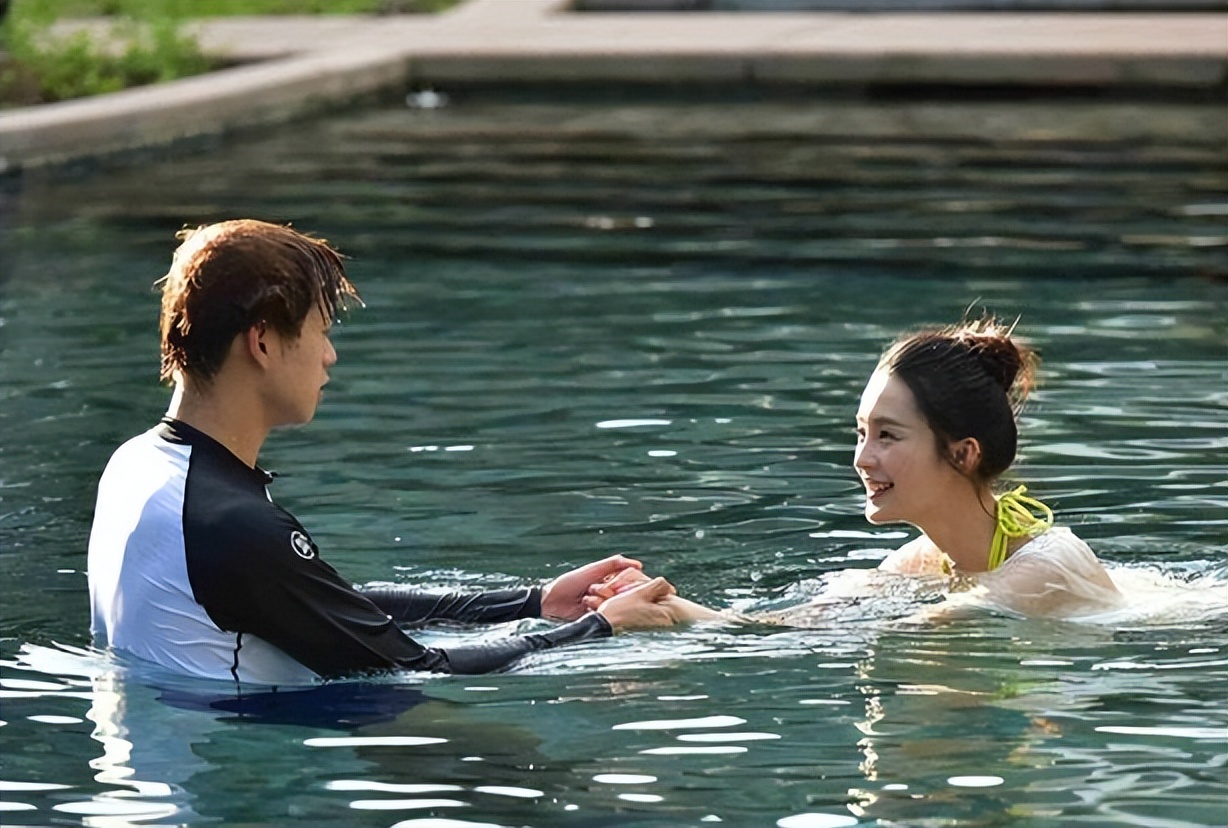 假借拍戏之名公然“揩油”,摸胸、抓臀、脱外衣,该管管了