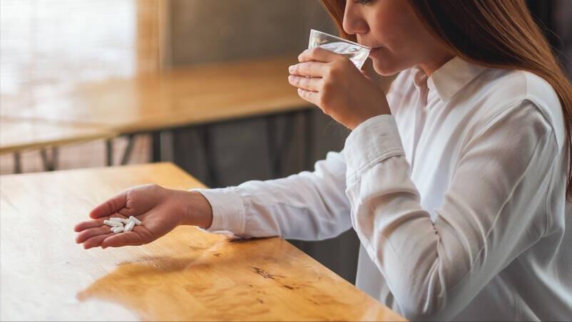 子宫内膜偏厚中医怎么治,绝经子宫内膜厚癌变几率大吗