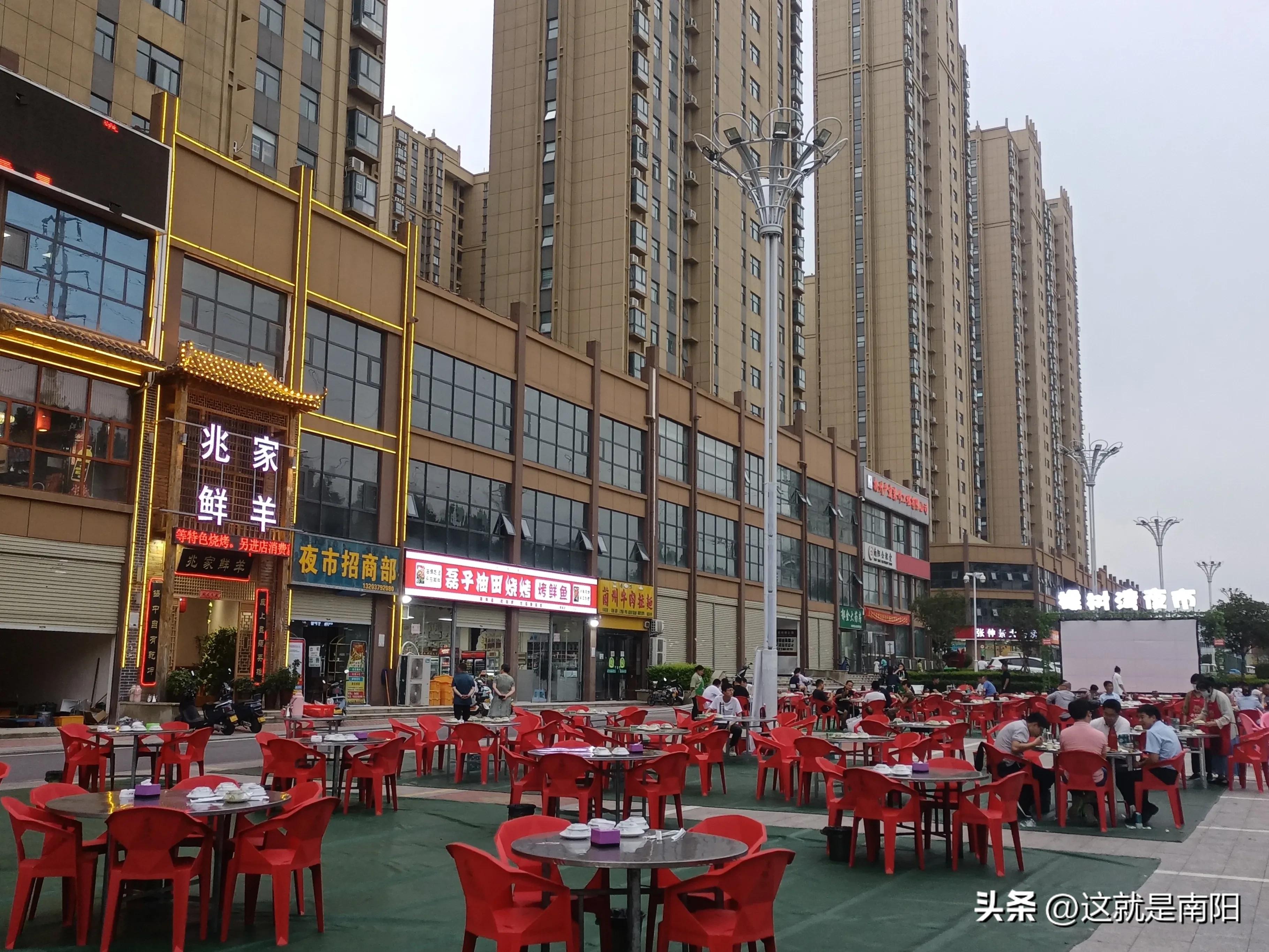 烟火气升温！翰林华府夜市出圈后，还有一波餐饮夜市在赶来的路上