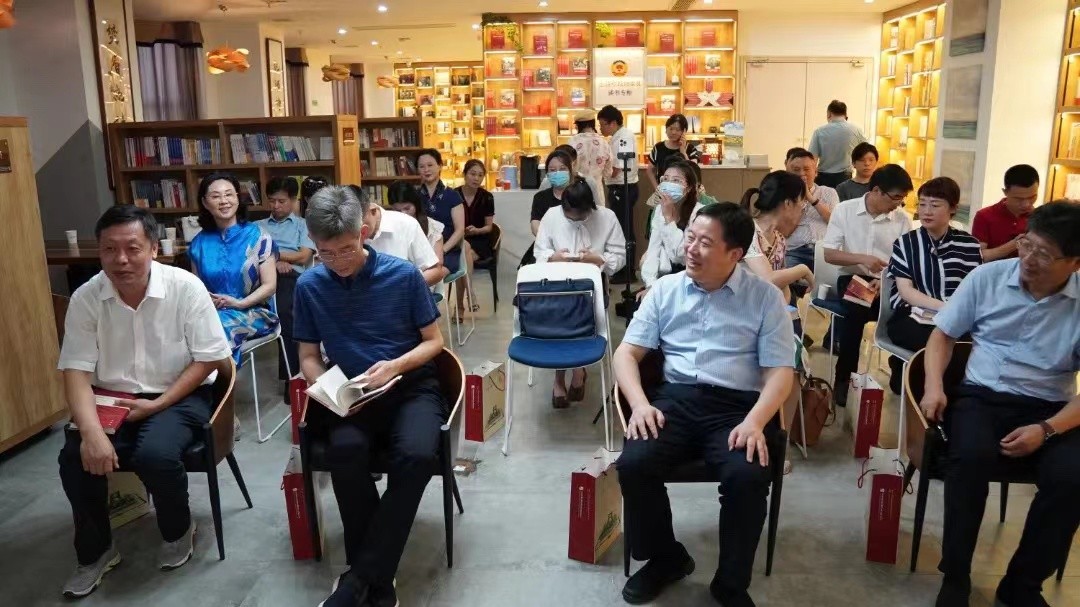 上饶市新华文化广场建好“政协委员读书室”推动书香上饶