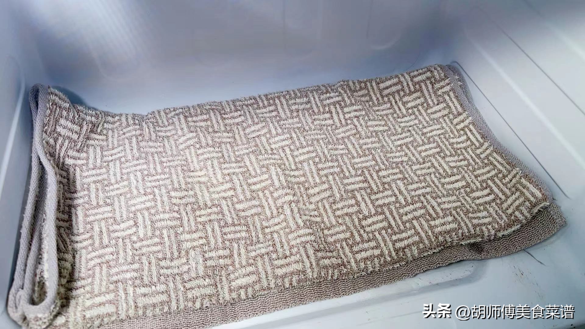 冰箱结冰很厚只需一招立刻脱落,防止冰箱结冰快速方法图解