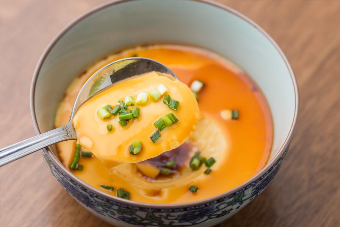 蒸鸡蛋羹又滑又嫩放热水还是凉水,蒸鸡蛋羹切记别只用清水