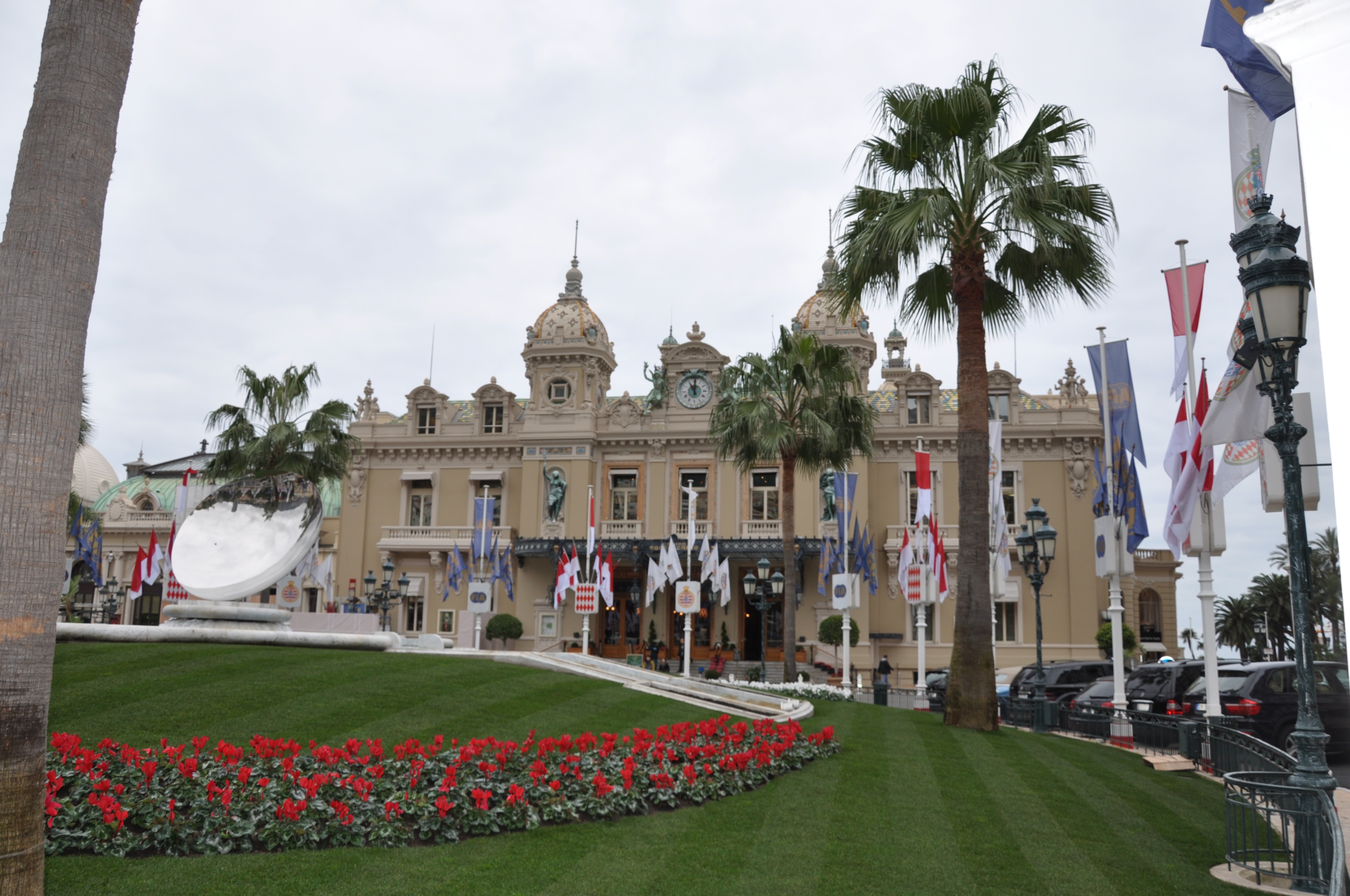 摩纳哥：拥有巨大财富的世界第二小国家，奢华的旅游度假胜地