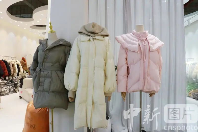 承包了全国50%羽绒服！这个南方小城，竟是世界羽绒服的“制造中心”？