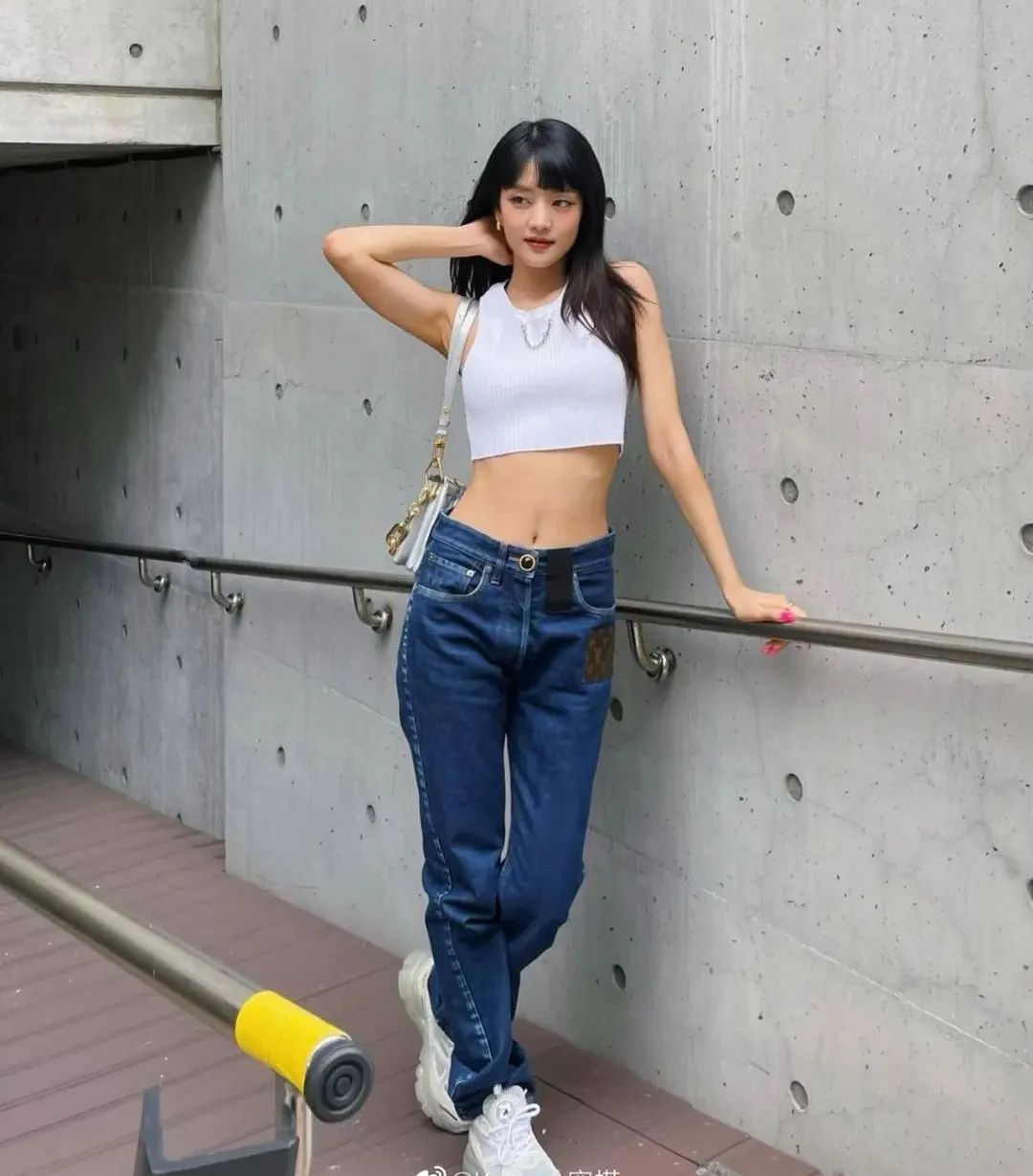 适合胖女生的裤子和衣服推荐,180斤矮胖女穿哪种裤子