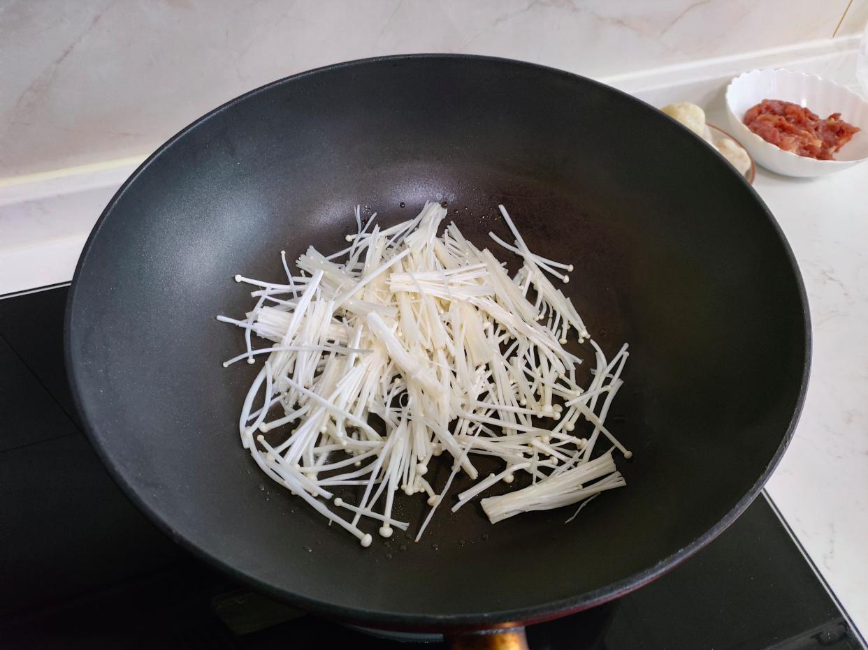 生蚝煮几分钟最好吃最嫩,生蚝最简单的不开壳的吃法