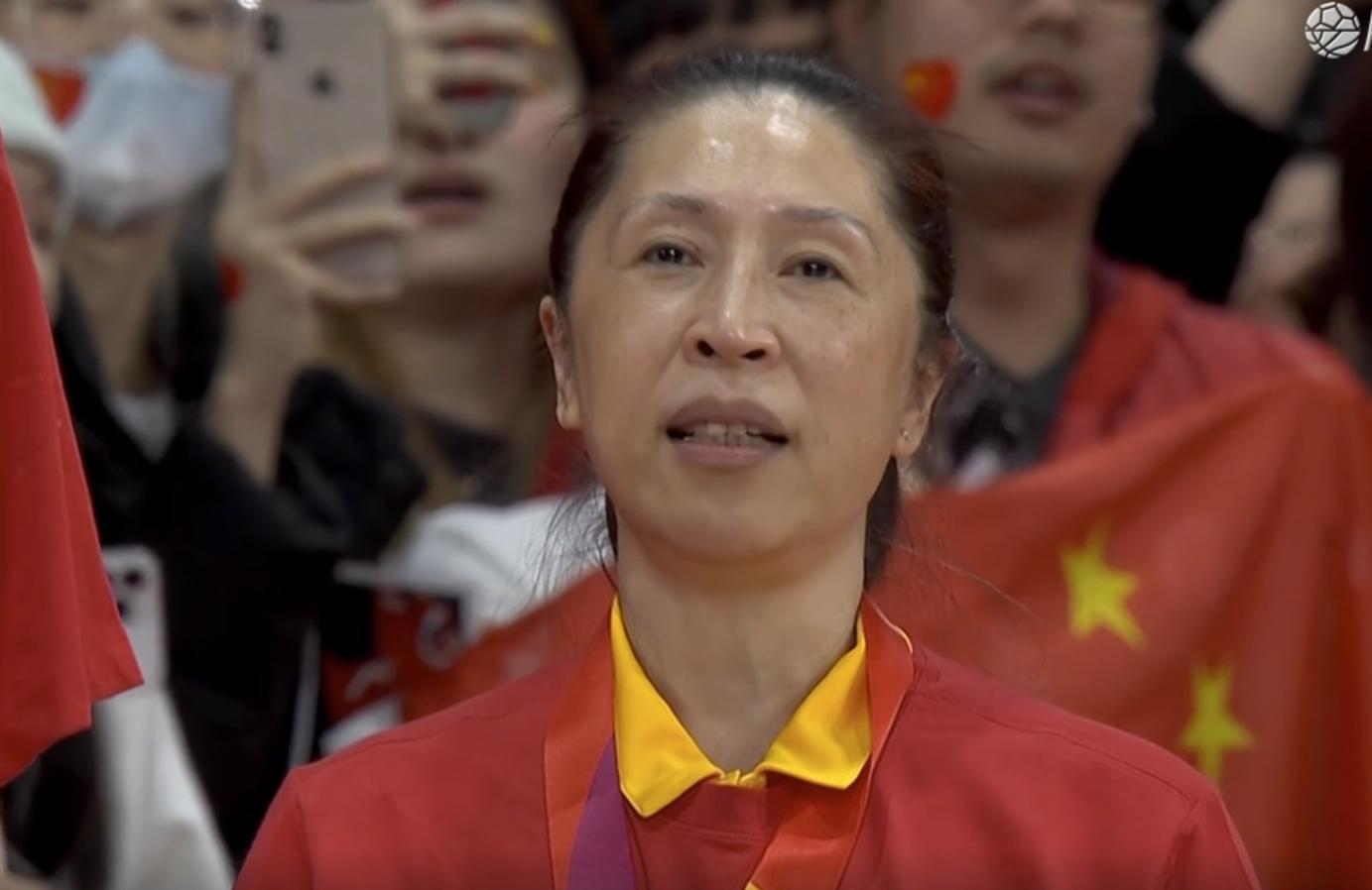 夺冠第3天,中国女篮决定让人肃然起敬,姚明点头批准,郑薇随行