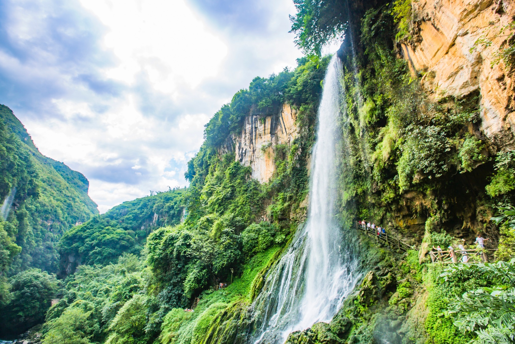 贵州兴义市马岭河峡谷瀑布景点,黔西南兴义市马岭河峡谷