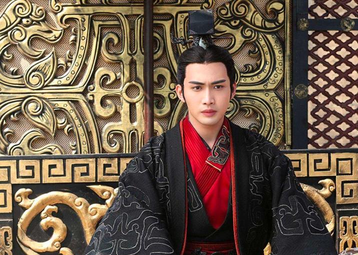 清朝皇帝中，继位的为何大多不是皇长子，老大们都怎么了？