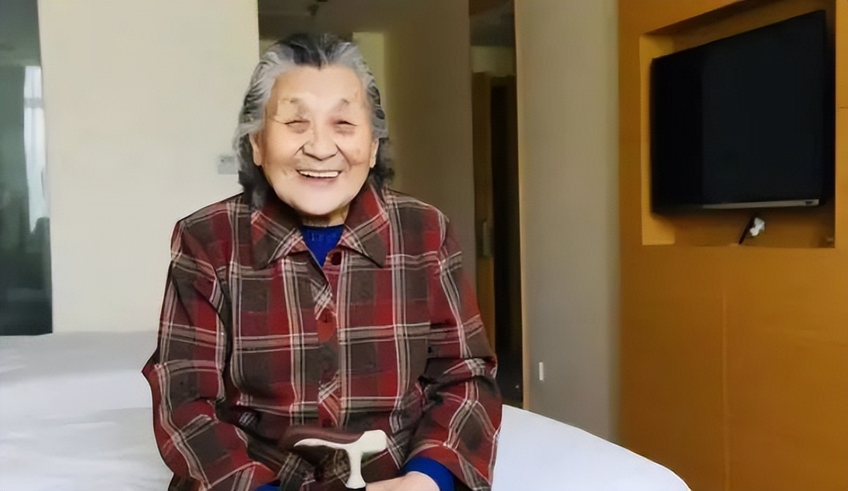 80后女孩“禁欲式”生活：不买房不租房，每月300元睡酒店，太爽了……