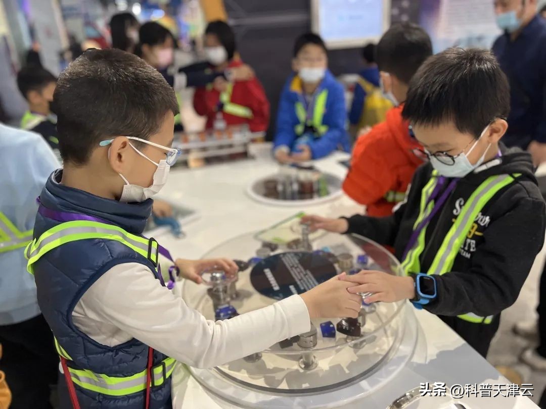 原来物理还能这样玩!|“少年工匠—平衡的奥秘”主题冬令营圆满闭营