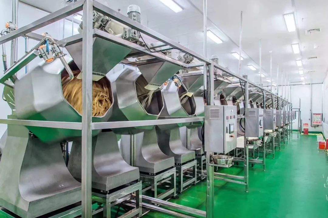 卫龙辣条包装被指涉低俗营销评论,卫龙辣条包装引质疑官方