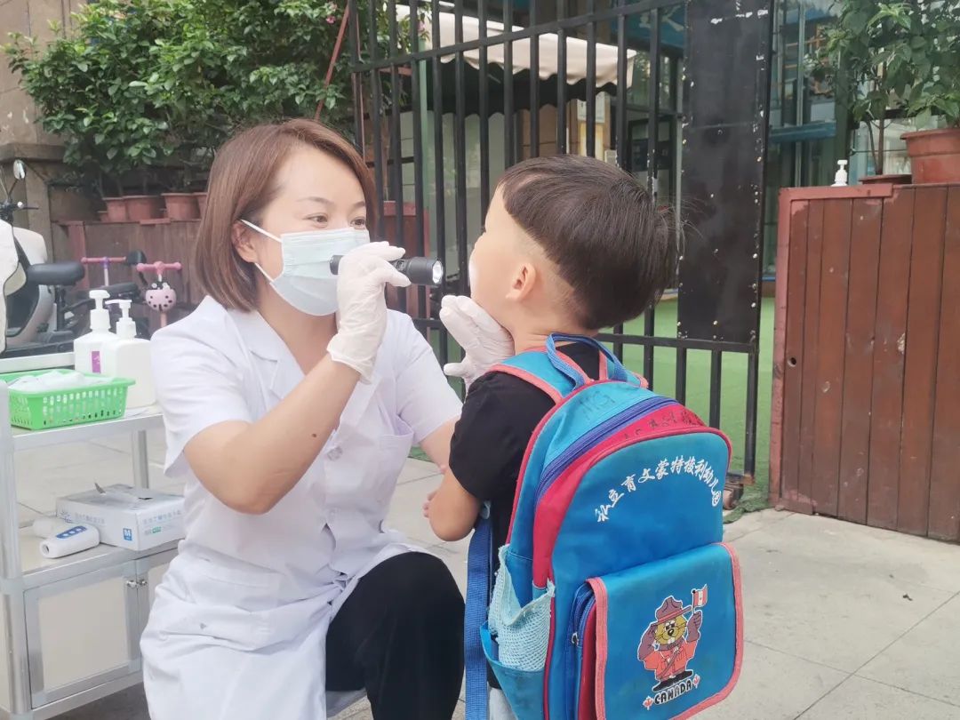 家校共育中感人的教育故事,感人至深的育人故事师生之间