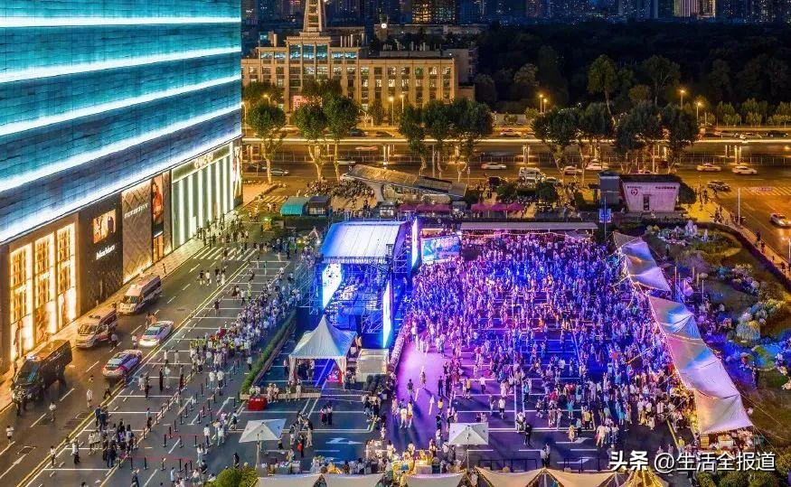 武汉最大商业综合体内部,武汉商业最大的广场