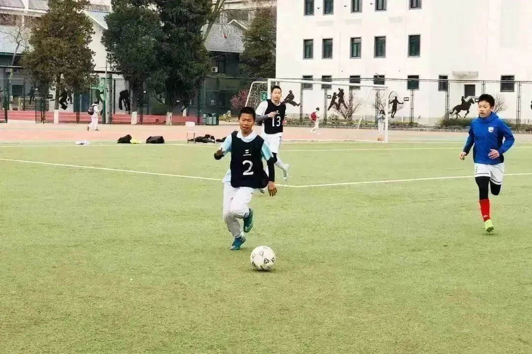 绿茵足球点亮梦想,绿茵点燃梦想