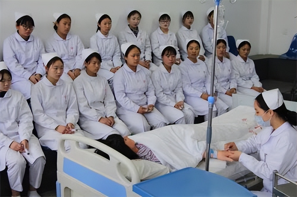 聊城卫校有前途吗,卫校药学有前途吗