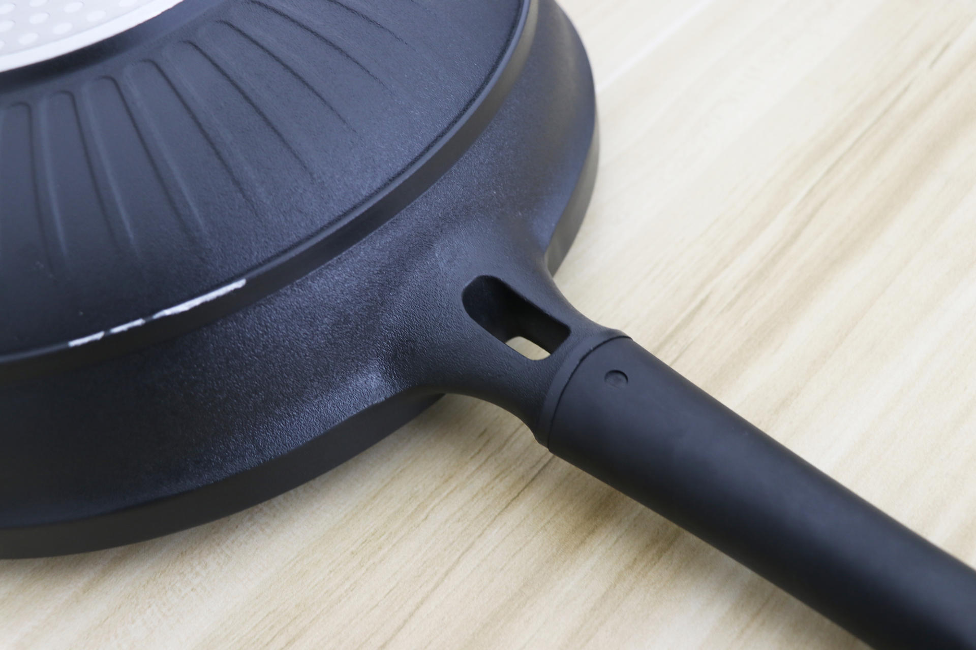 九阳和苏泊尔哪个不粘锅平底锅好,九阳少油烟不粘锅平底锅家用