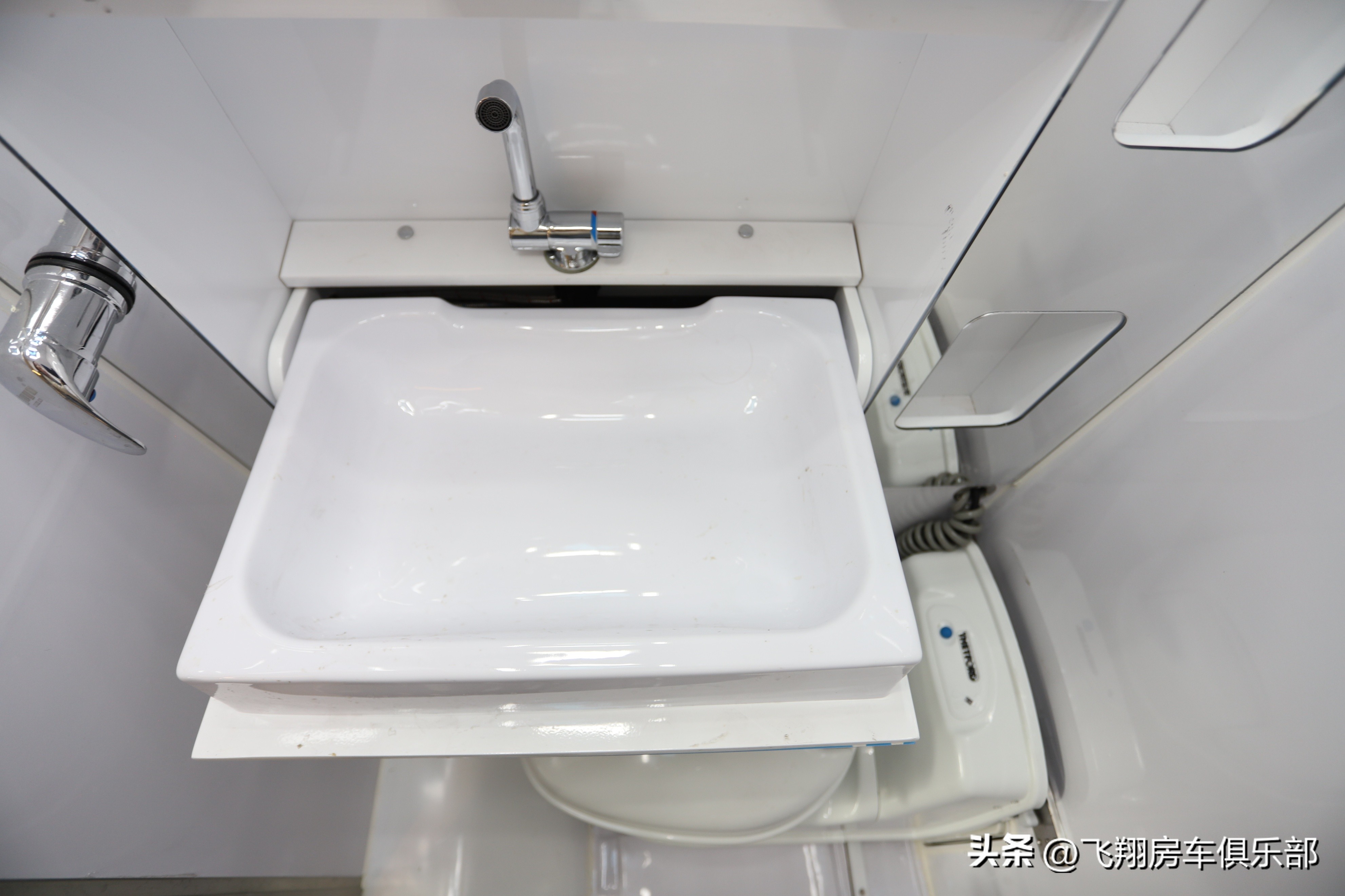 多功能厅折叠隔断可移动,多功能厅折叠隔墙可隐藏