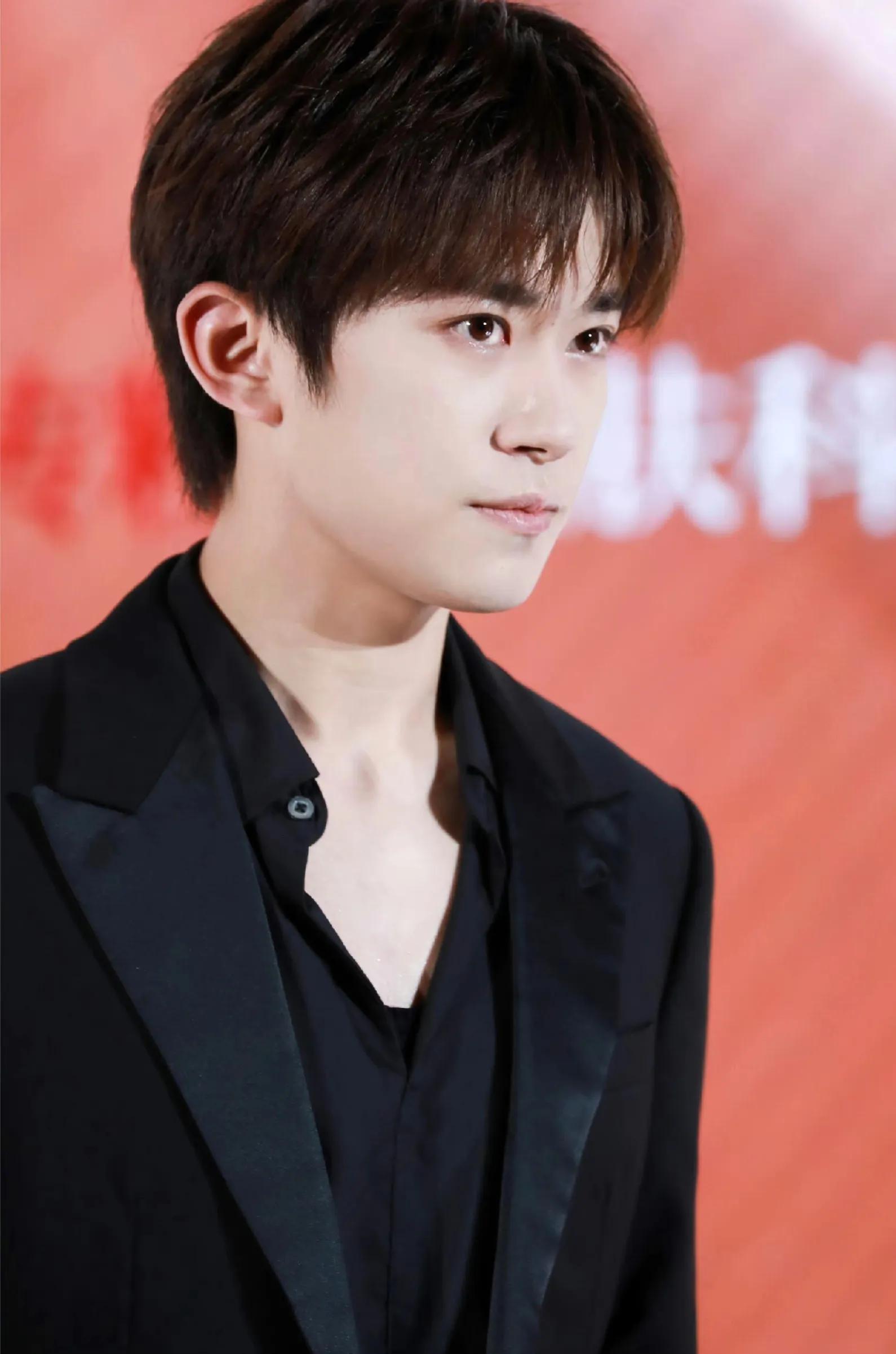 易烊千玺压轴出席阿玛尼活动,易烊千玺出席阿玛尼