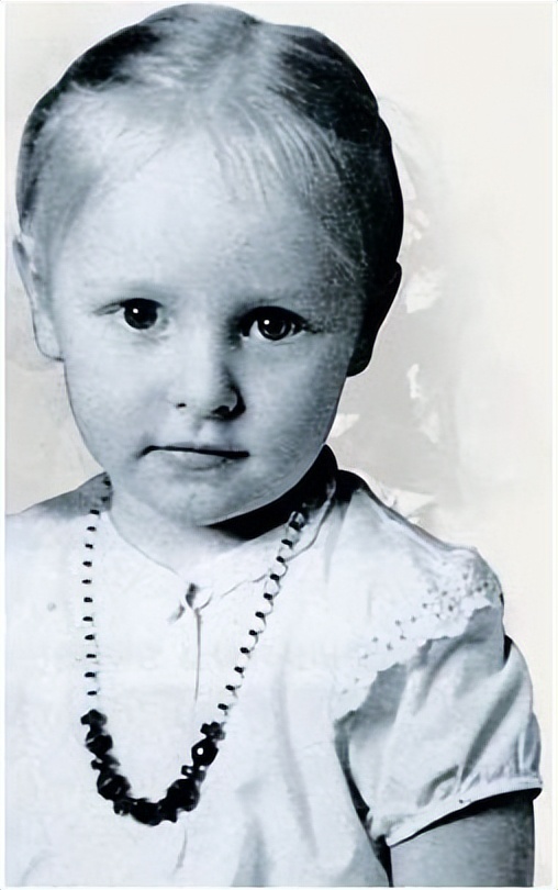 美国宣布制裁普京两个女儿,美国制裁普京的两个女儿