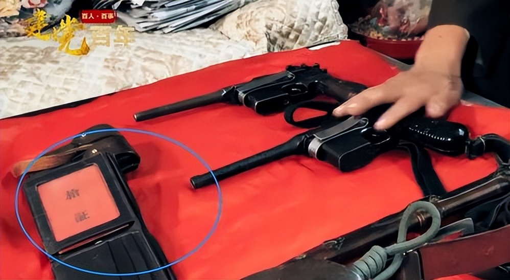 山东97岁老人手握双枪,山东97岁老人手持双枪