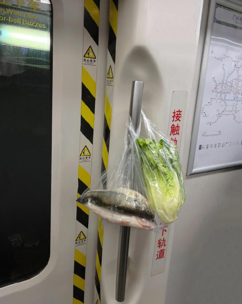 没十年工龄背不出这通勤包|冷段子2520去年今日2162