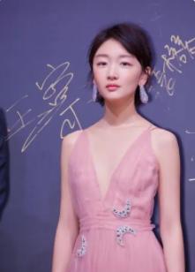 周冬雨妈妈与继父,周冬雨和父母相认