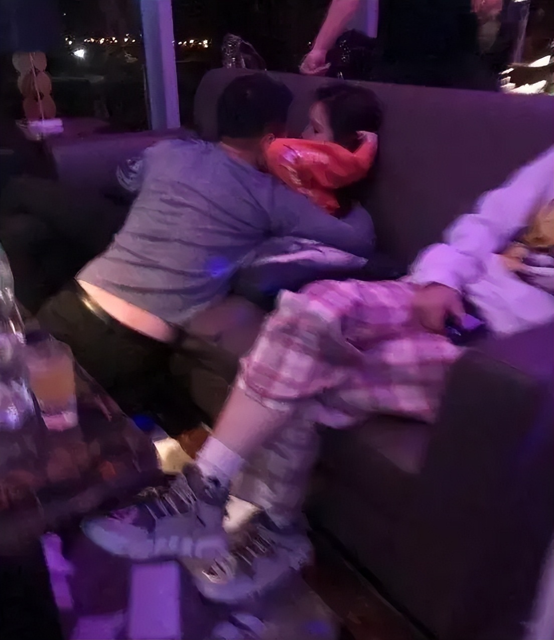 看似是俊男美女、豪门名流，实际上一个比一个不禁扒